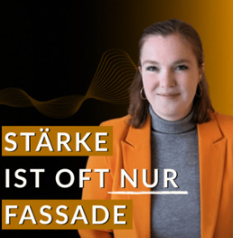 Frau mit grauem Pullover und orangefarbenem Blazer vor schwarz-orangem Hintergrund hinter Text „Stärke ist oft nur eine Fassade“.