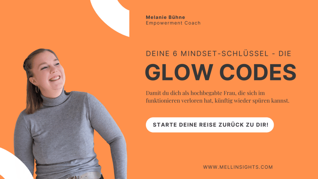 orangener Hintergrund, Frau mit grauem Pulli links, Titel Glow Codes rechts Mitte