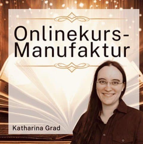 Titel Onlinekurs Manufaktur, Buch im Hintergrund, lächelnde Frau mit Brille unten rechts
