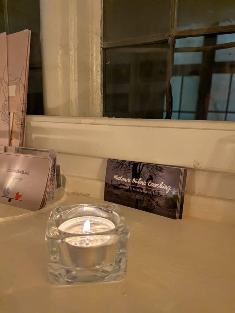 warm light, candlelight in front, business cards standing in background