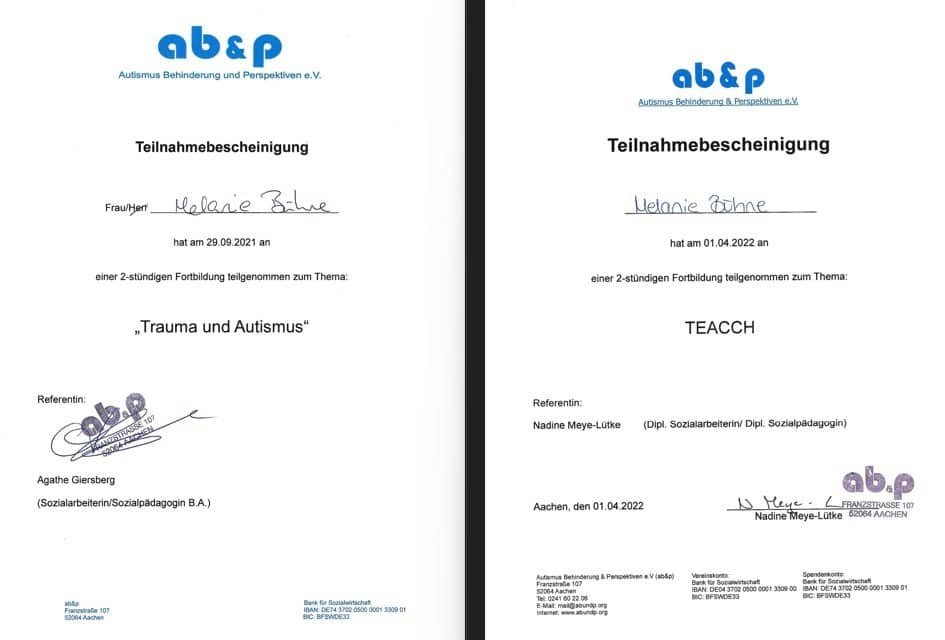 Teilnahmebescheinigungen zweier Fortbildungen: Links Trauma und Autismus und Rechts TEACCH